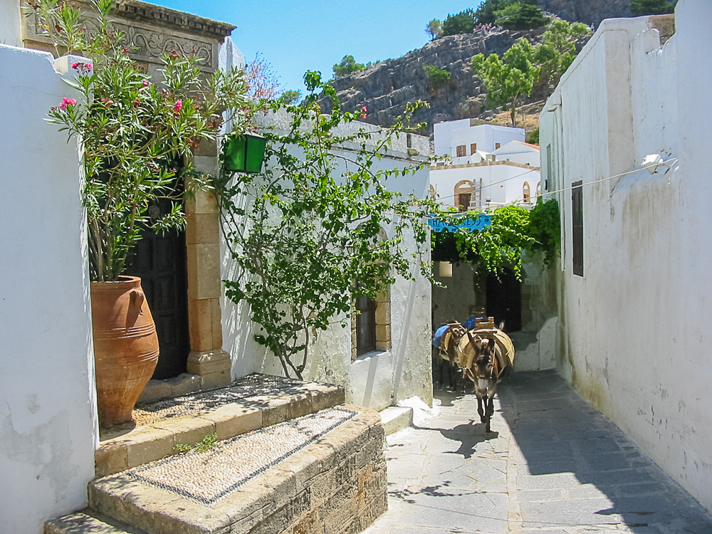 Tsambika Alleys (Rhodes).jpg